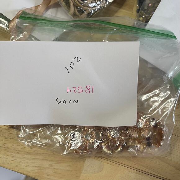 rose gold tone stretch bracelet with rhinestone centers costume jewelry - Picture 12 of 12